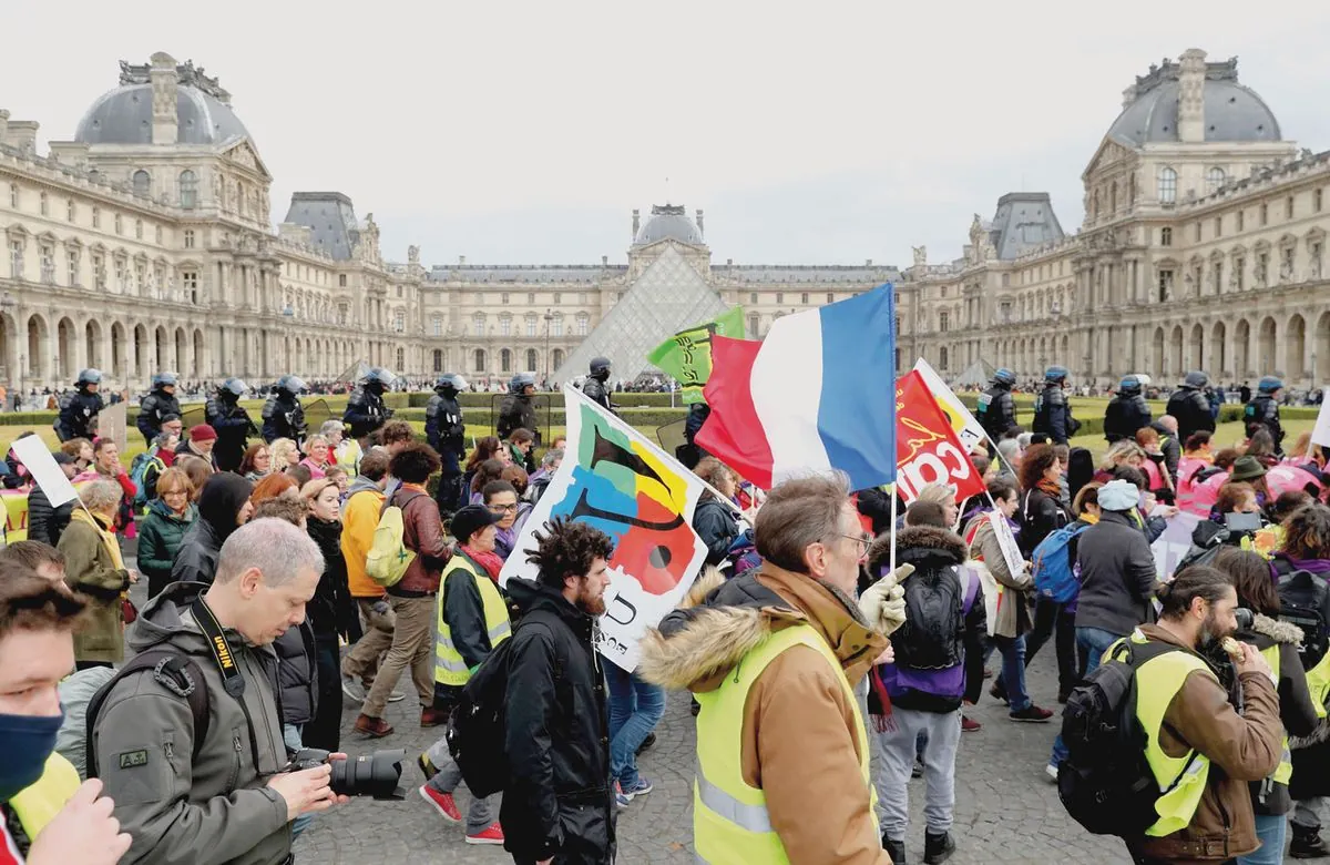 Crise de la protection de l'enfance : Manifestation massive à Paris