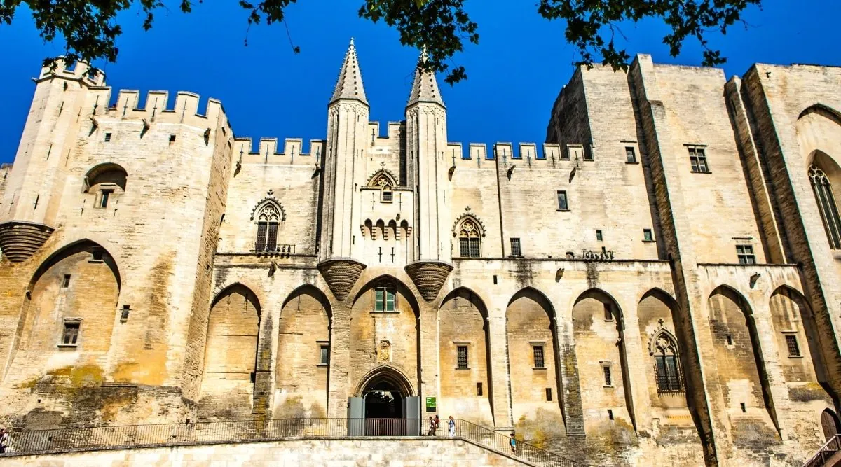 Procès des viols de Mazan : Soutien massif pour Gisèle Pelicot à Avignon