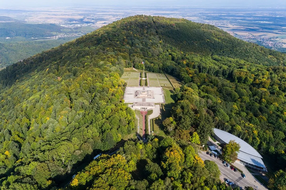 Une randonnée émouvante dans les Vosges : entre nature et histoire