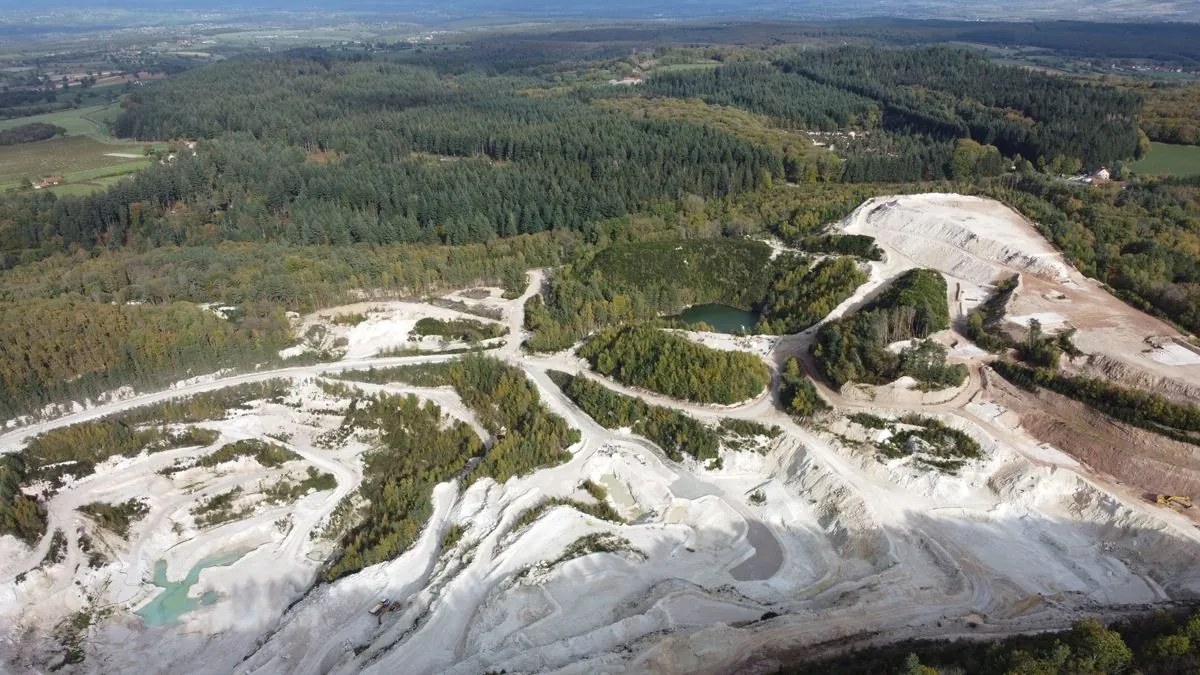 Projet minier de lithium dans l'Allier : débat public et enjeux révélés