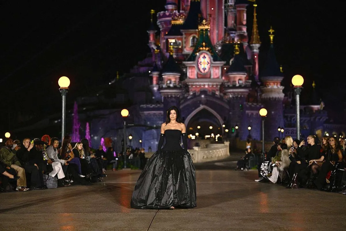 Coperni enchante la Fashion Week avec un défilé magique à Disneyland Paris