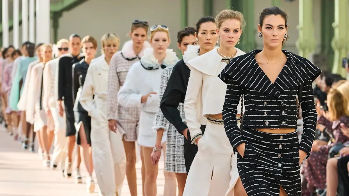 Fashion Week Paris: Les tendances phares du printemps-été 2025