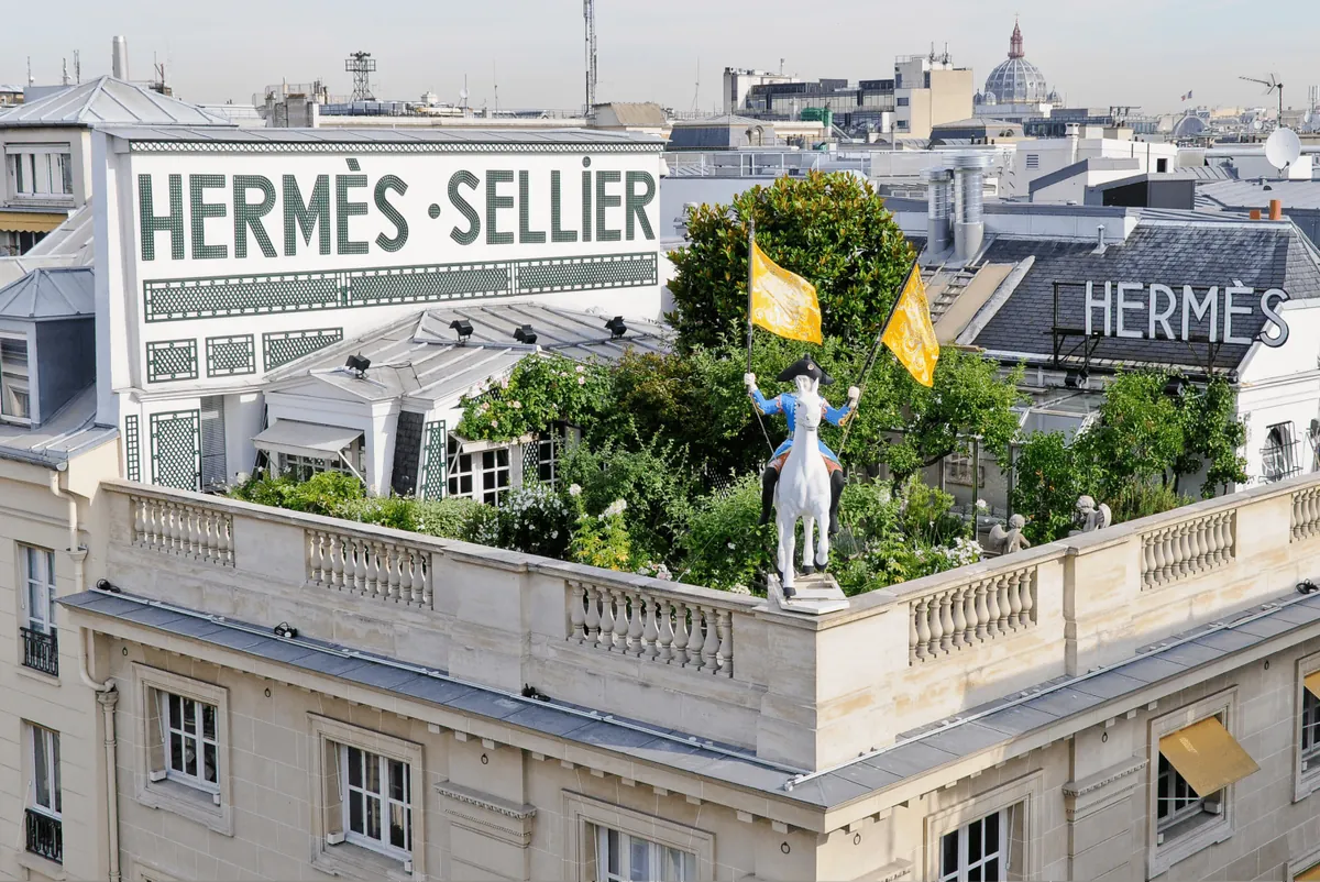 Hermès : Un voyage au cœur du 24 Faubourg-Saint-Honoré