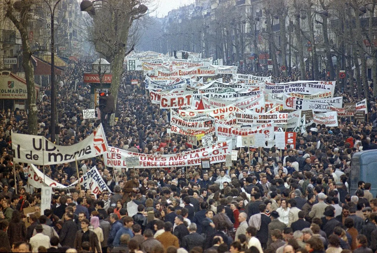 marche-silencieuse-a-mazan--soutien-massif-a-gisele-pelicot