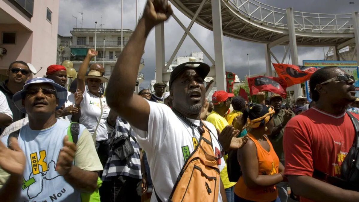 Martinique : Escalade des tensions malgré les appels au calme