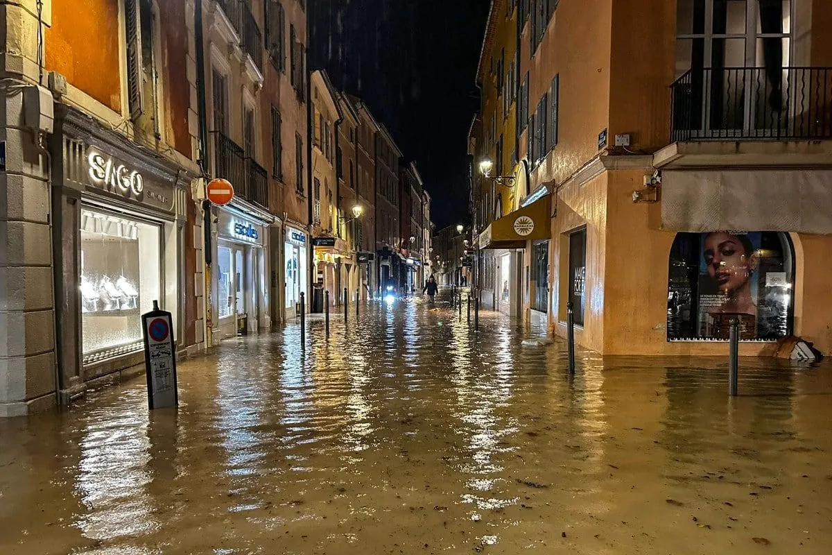 Sud-est de la France: Saint-Tropez sous les eaux après des pluies record