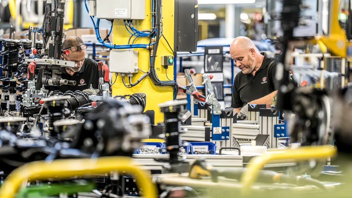 Stellantis: Comment le géant auto jongle avec ses effectifs en France