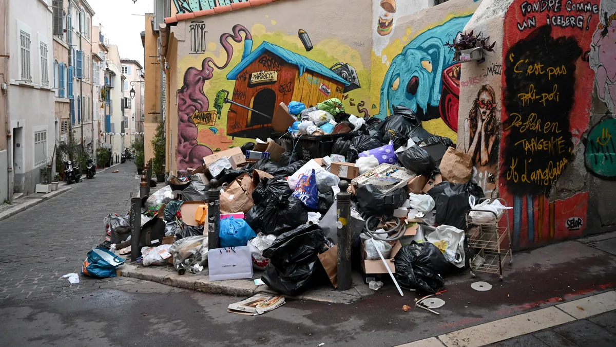 Une crise des déchets frappe deux quartiers populaires de Marseille