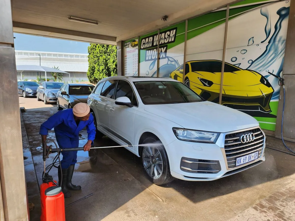 Les stations de lavage auto à Nairobi: symbole inattendu de l'essor économique