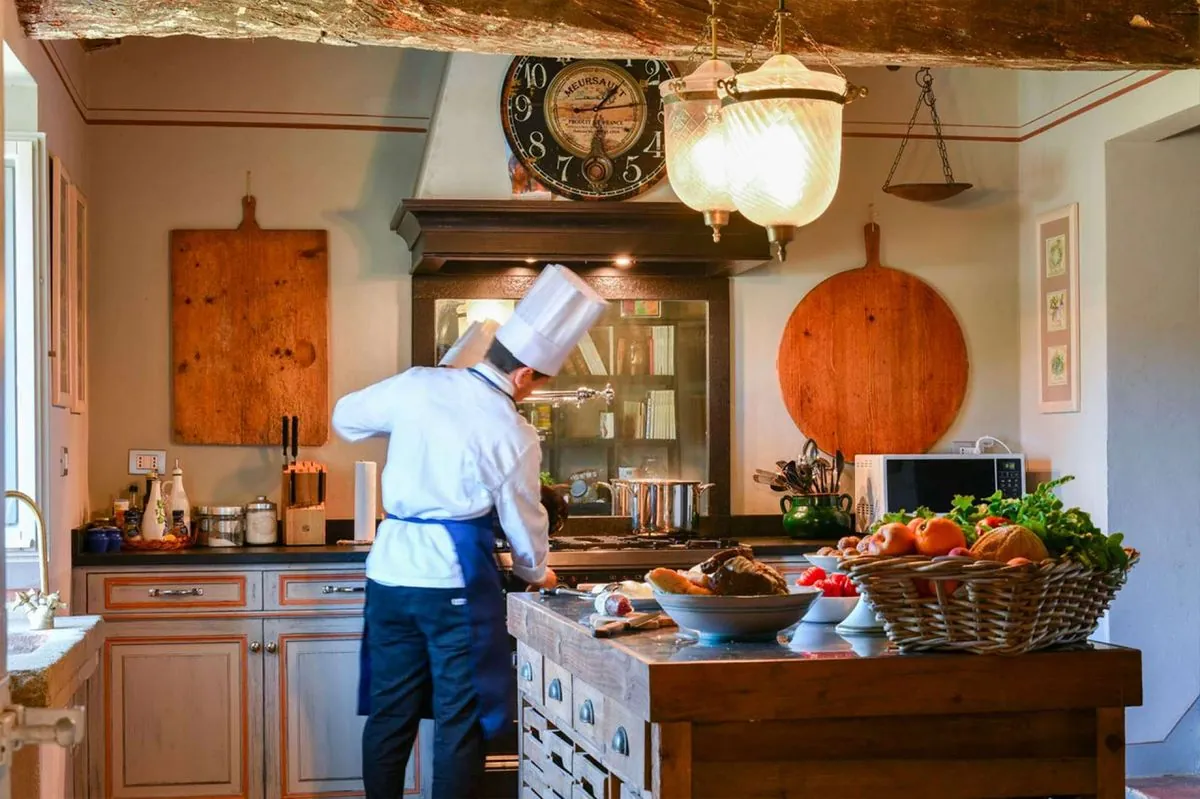 Un jeune chef transforme la cuisine historique de la Villa Médicis à Rome