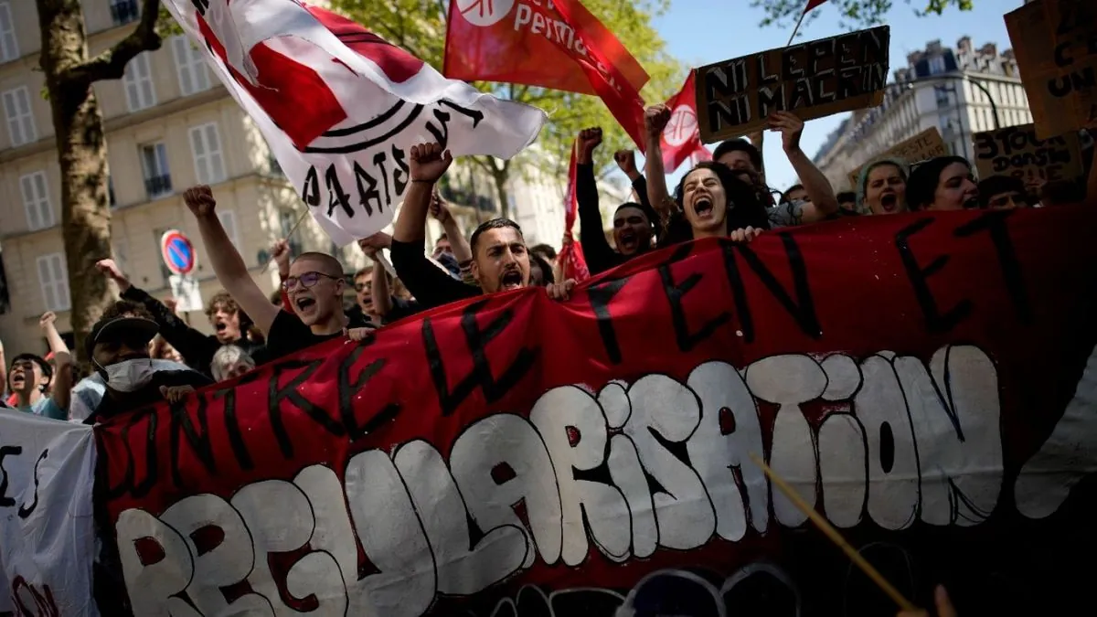 Marseille: Des milliers de personnes marchent avant un procès historique