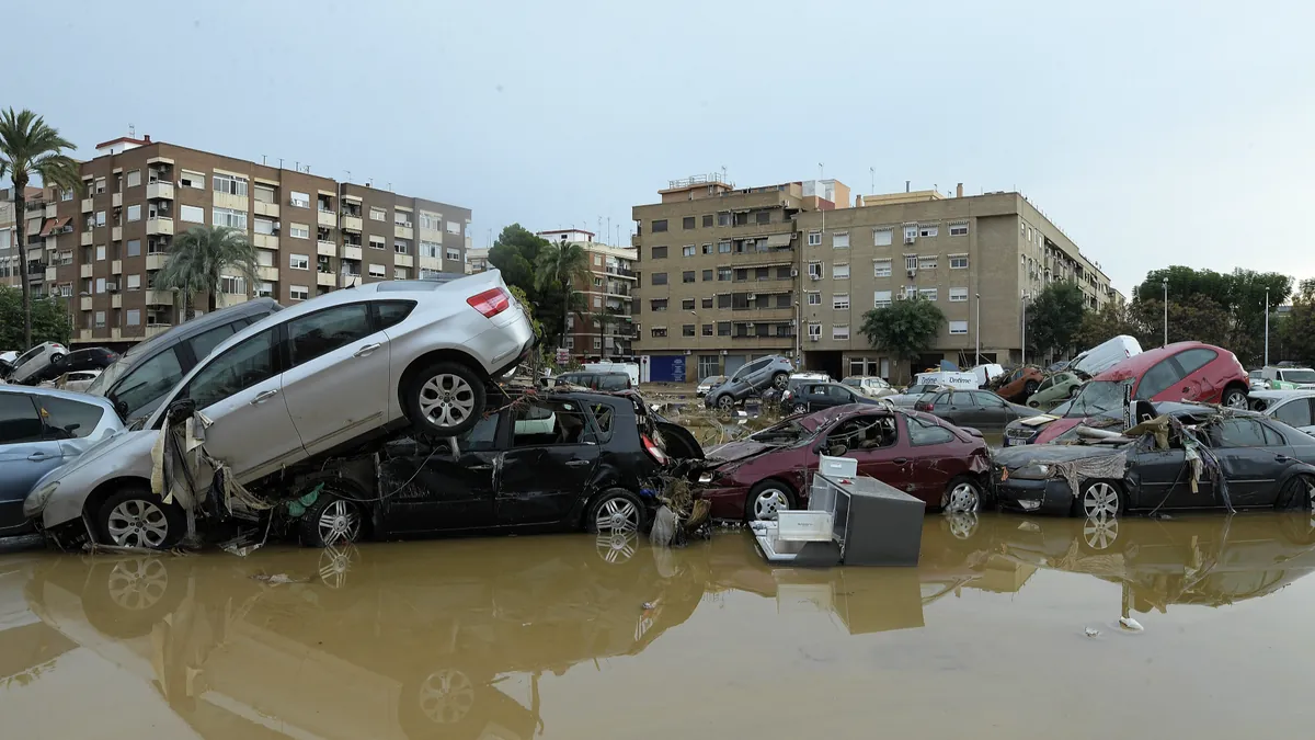 Désastre à Valence: Des centaines de victimes dans les pires inondations d'Espagne