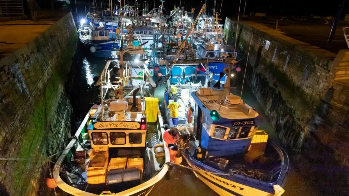 Un navire belge crée des remous dans les eaux normandes de pêche à la coquille