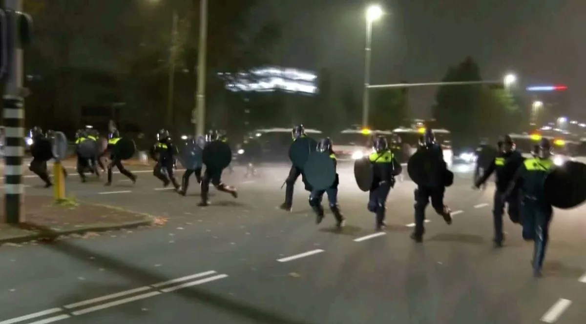 Amsterdam: La police intervient lors d'une manifestation interdite au centre-ville