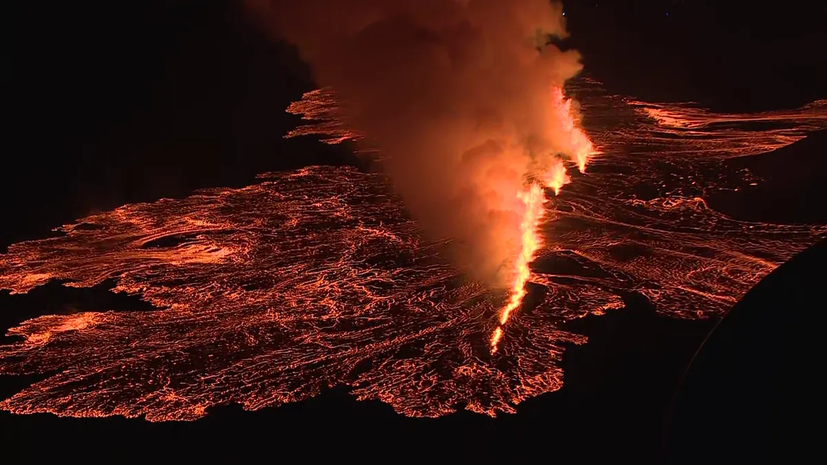 Une nouvelle éruption volcanique surprend l'Islande pendant la nuit