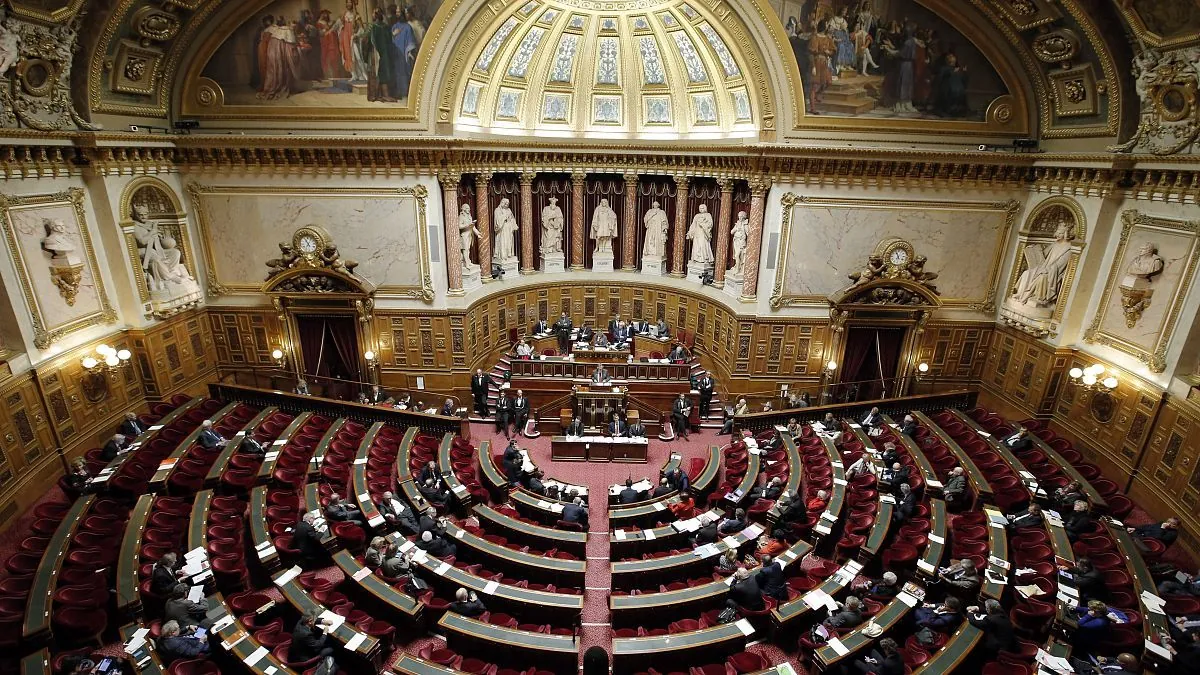 Drame familial au Sénat: l'oncle et le neveu s'affrontent sur le budget national