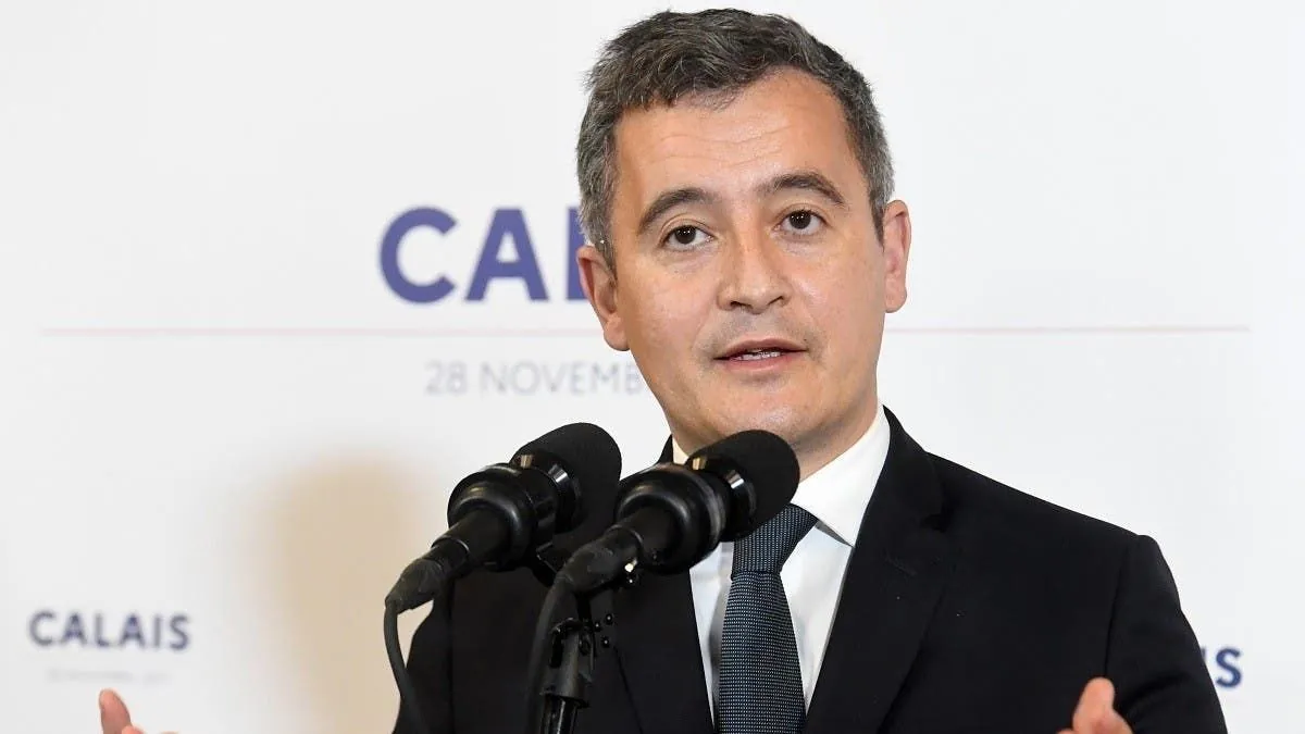 Le nouveau ministre de l'Intérieur fait face au drame des migrants à Calais