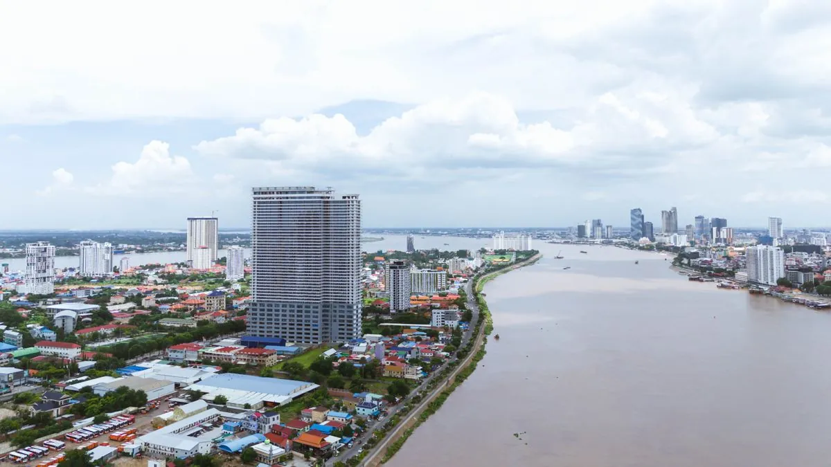 Le nouveau visage du Cambodge: entre gratte-ciels et quartiers ouvriers