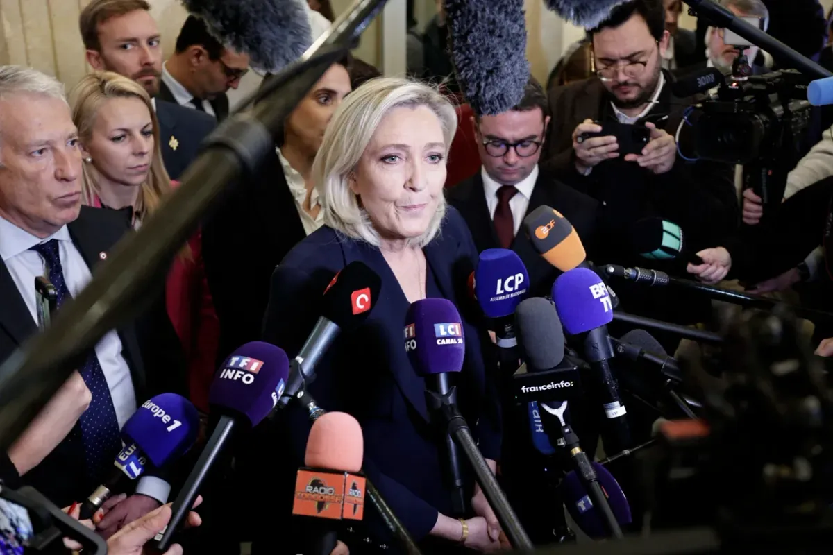 Marine Le Pen déclenche une crise politique majeure en France