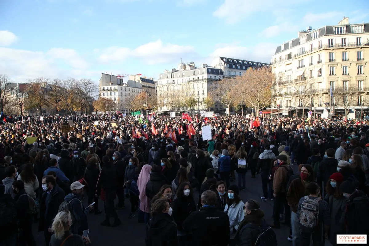 Une vague de protestation sans précédent paralyse les services publics français