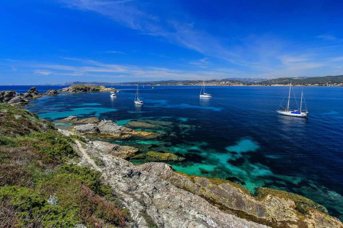 Les Embiez: L'île secrète qui cache un trésor scientifique en Méditerranée