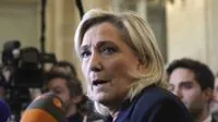 Marine Le Pen montre un nouveau visage face aux défis politiques