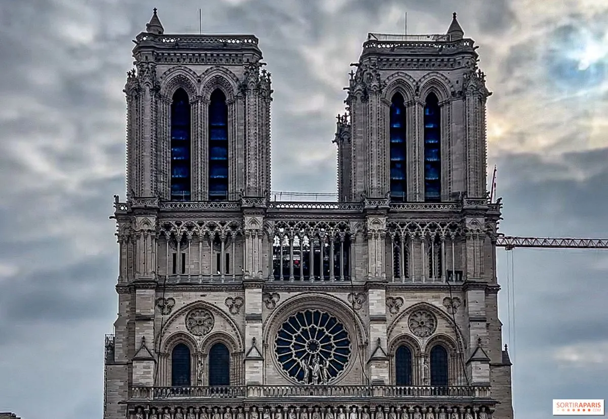 Notre-Dame: La tempête force un changement spectaculaire pour la réouverture