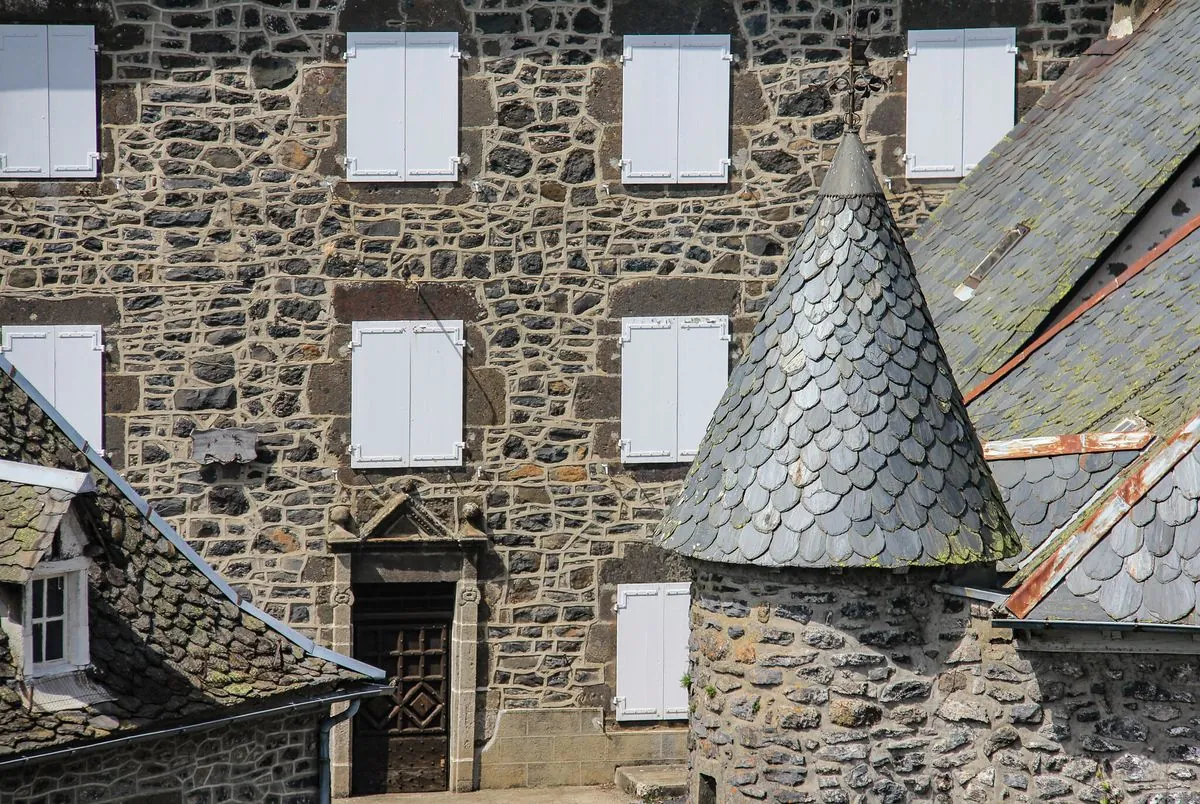 Un architecte rural transforme les villages français avec son approche unique